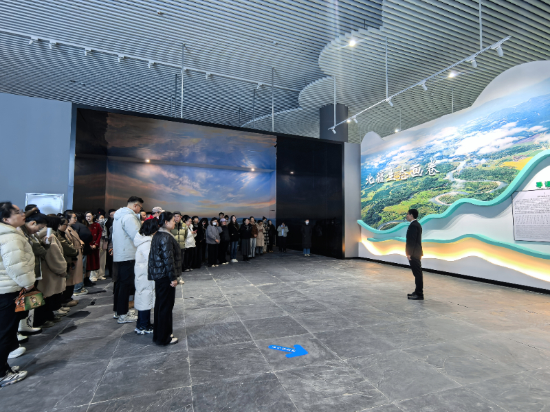 在呼伦贝尔自然博物馆开展的国情研修实践活动.jpg 在呼伦贝尔自然博物馆开展的国情研修实践活动.jpg